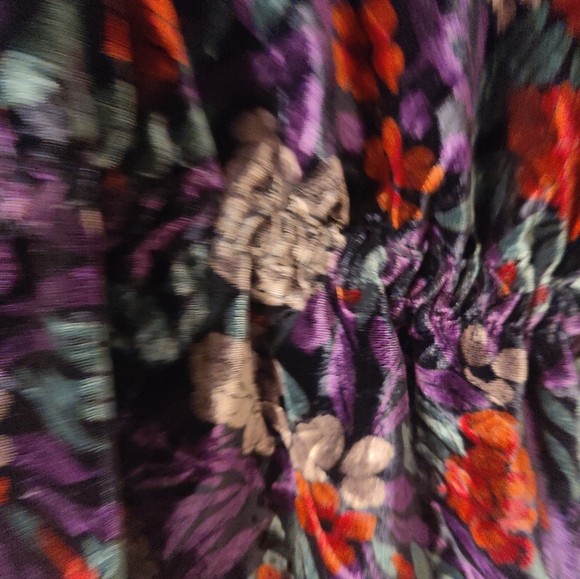 Vintage Floral Velvet Hooded Shacket with Button Closure - Picture 3 of 4